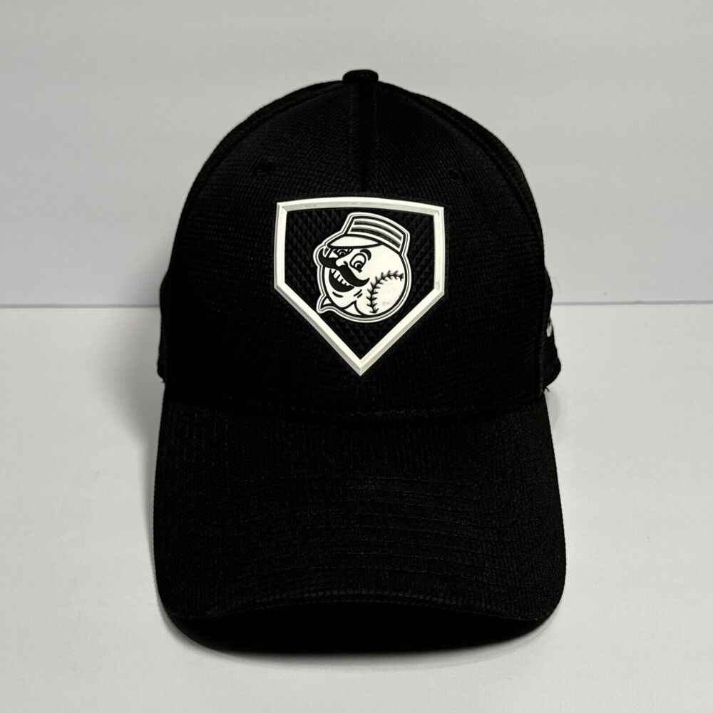 Cincinnati Reds Hat Flex M/L Black New Era 39Thirty Mr Red Baseball Hat